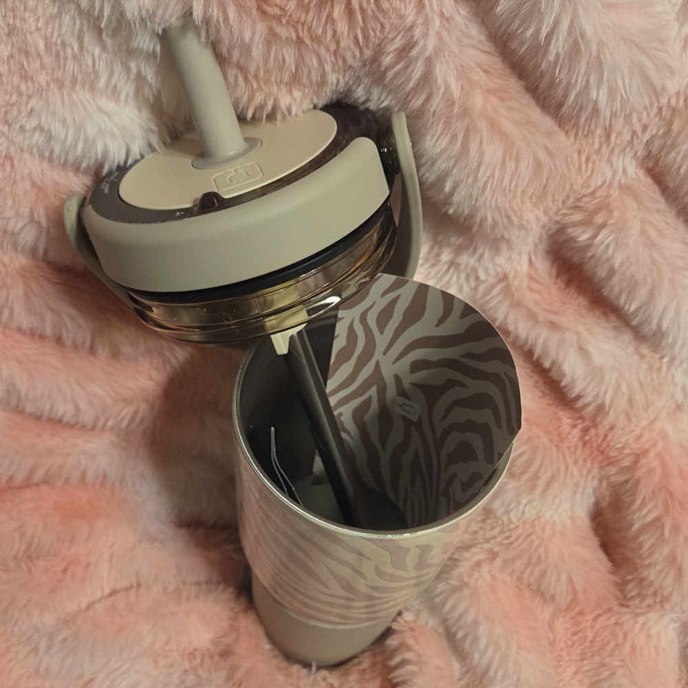 Brumate 25oz Resa Cream and White Tumbler Print BNWT - Picture 4 of 5
